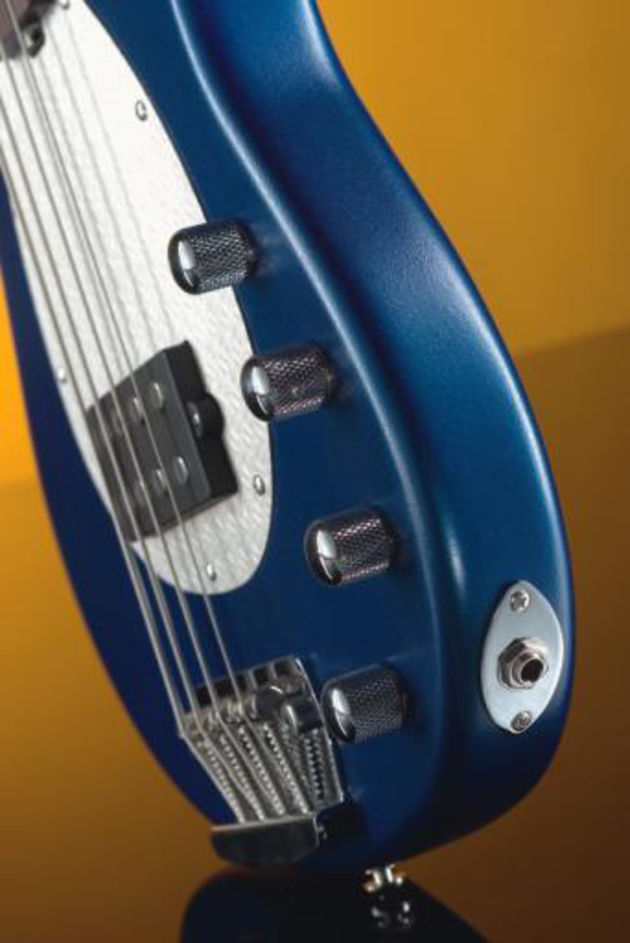 The mid control allows you to get great sound projections from the SUB Sterling.